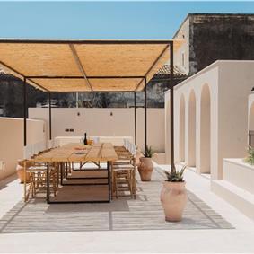 3 bedroom villa with heated pool in Noto, sleeps 6